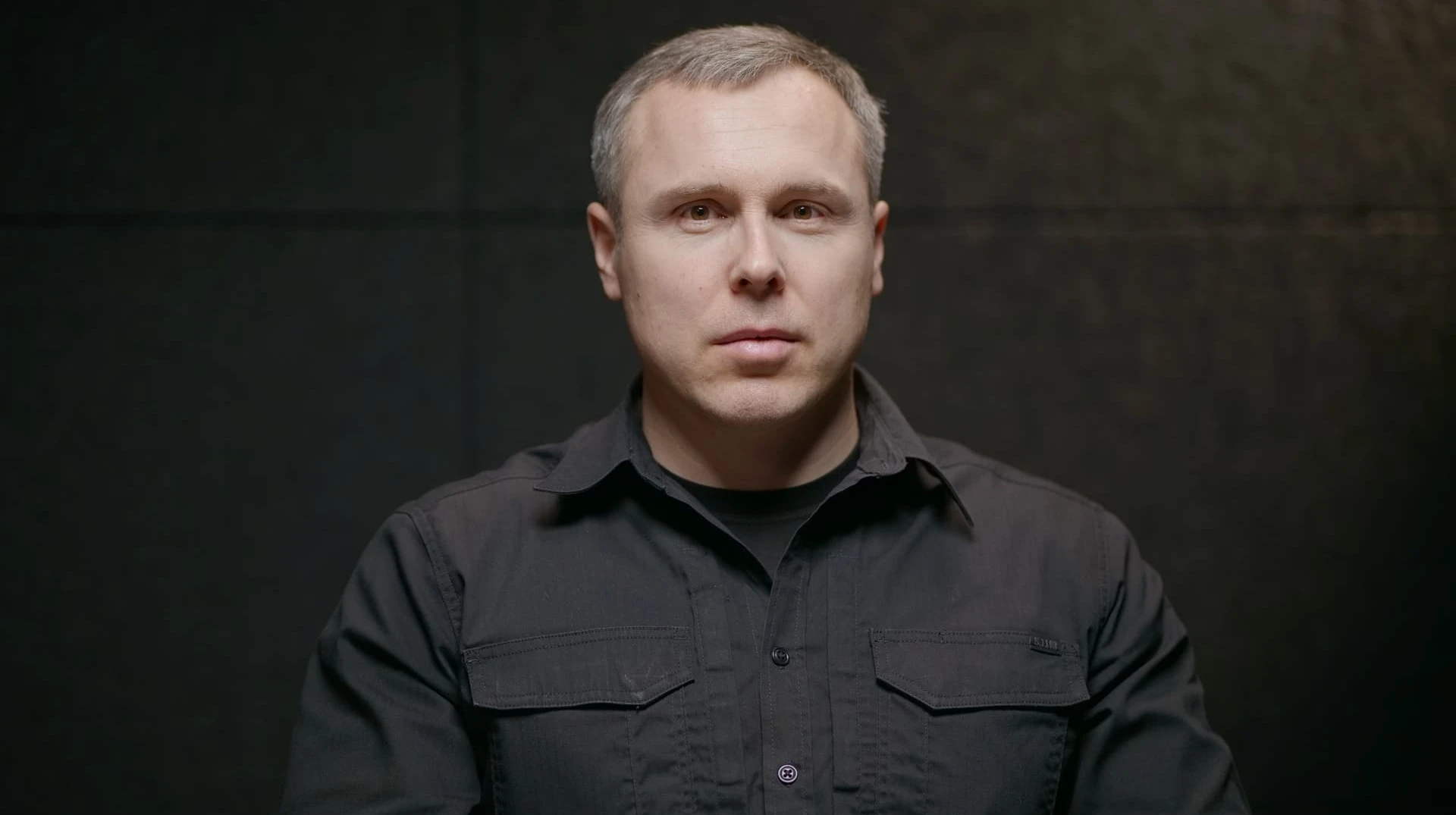 В уряді кажуть, що не можна тратити кошти партнерів на армію. Партнери кажуть – можна. Хтось когось дурить – Роман Костенко