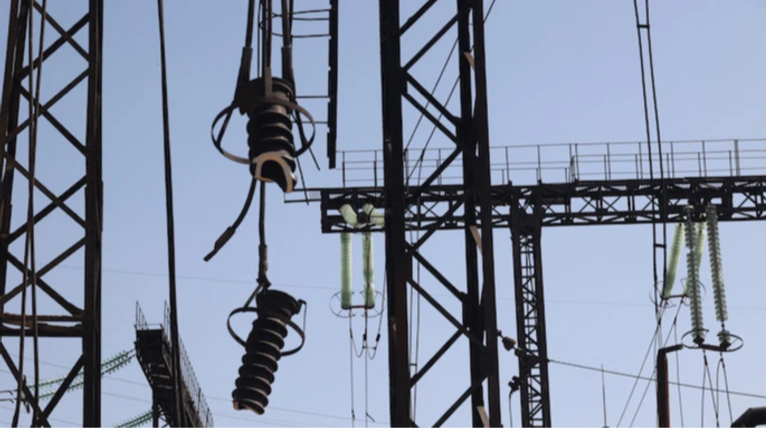 Attacchi russi alle centrali energetiche di Odesa: danni significativi e interruzioni di servizio