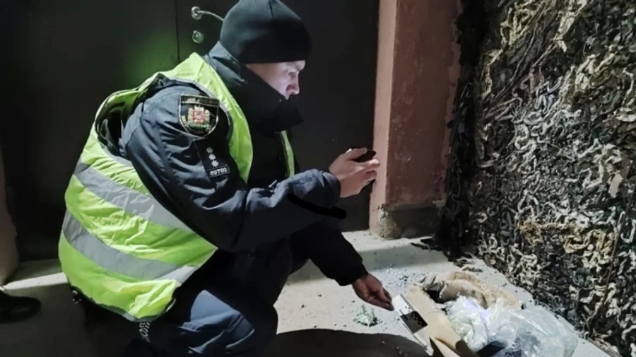 Возле ТЦК в Бердичеве накануне Рождества взорвали взрывчатку: подозреваемые задержаны