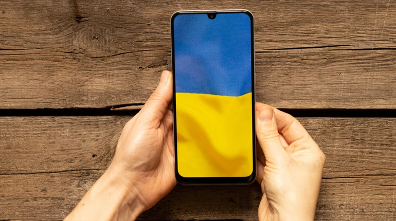 Чи зобов'язані блогери, тарологи і б'юті-майстри вести соцмережі українською: відповіли в омбудсмена