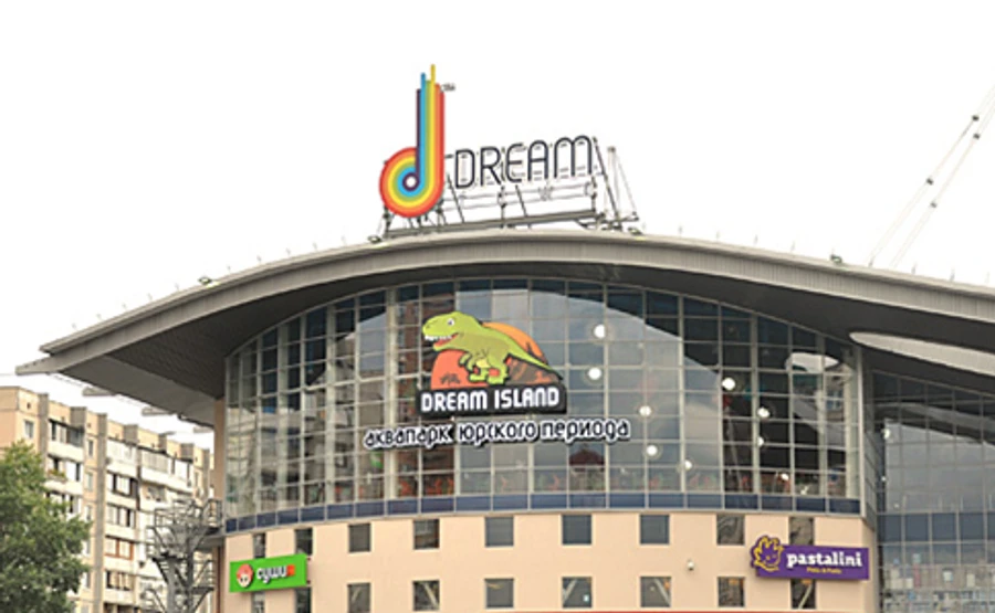 В киевском аквапарке на ребенка упала часть горки, ему наложили 34 шва