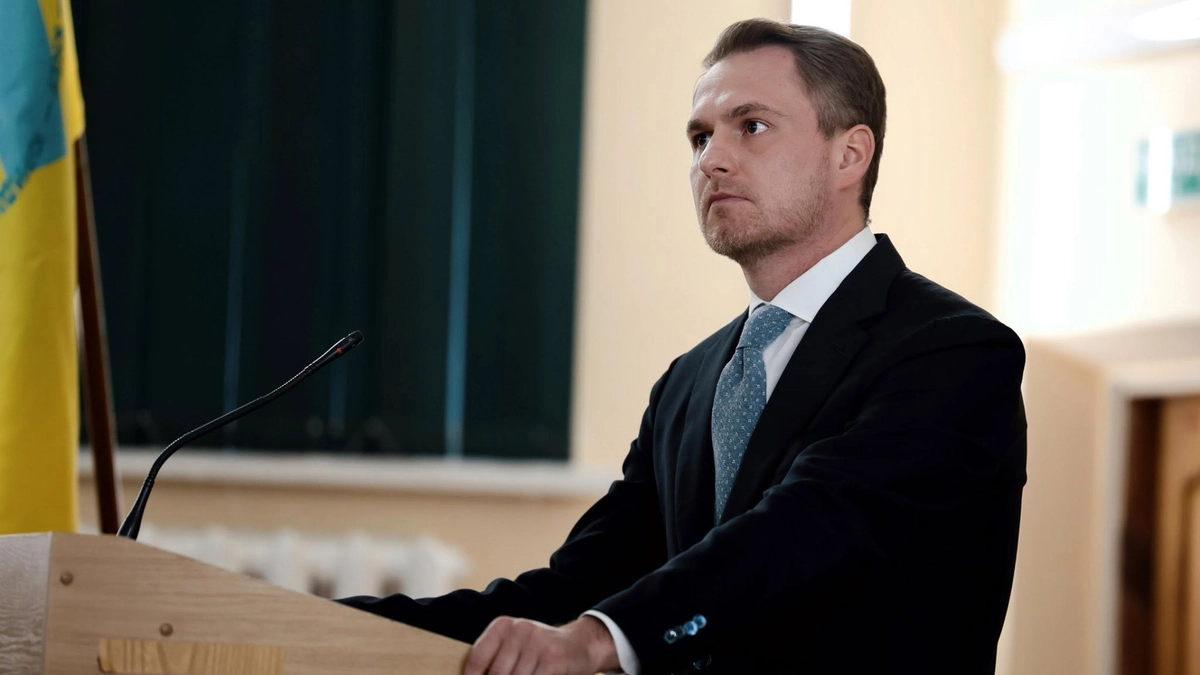 Ексгенпрокурор Кравченко виїхав з України на преміумтаксі