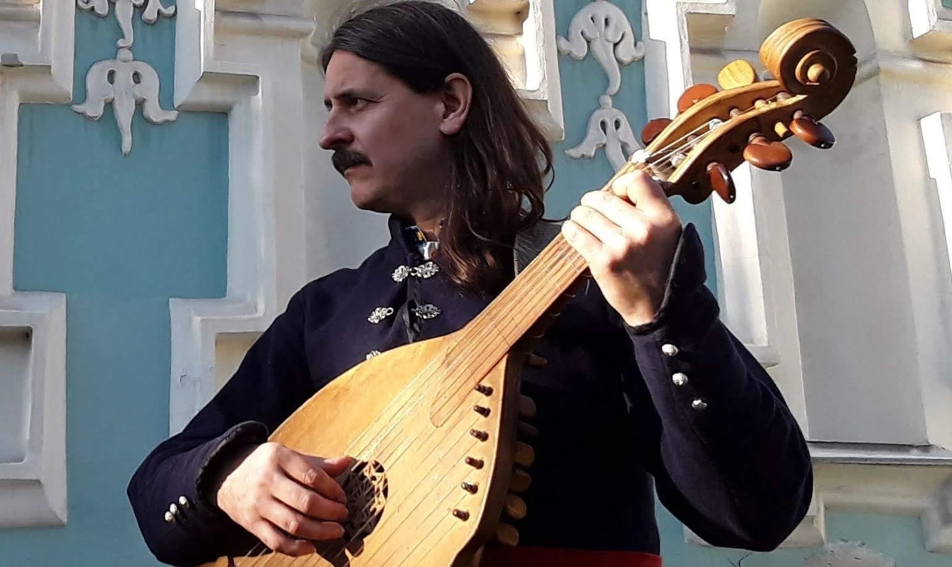 Позиція тверезого серед кривавого бенкету. Тарас Компаніченко про лицарство на війні, українські думи й мир по-російськи