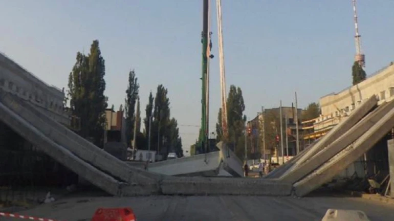 Склався як доміно: прокуратура розповіла деталі падіння мосту в Києві, триває розслідування