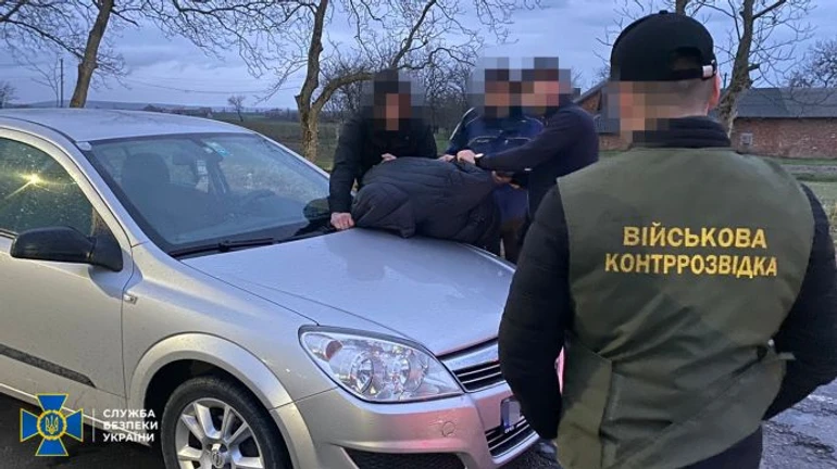 Через зеленку, Шлях і службові відрядження: СБУ викрила 8 схем втечі ухилянтів