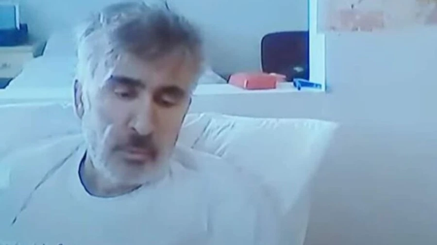 Кожа и кости: Саакашвили показал последствия пребывания под стражей