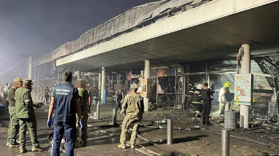 Обстріл ТЦ у Кременчуку: прокуратура розслідує службову недбалість 