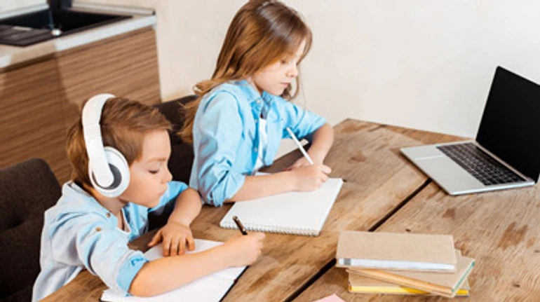 Каким должно быть обучение под звуки сирен? Отвечают МОН, эксперты и родители