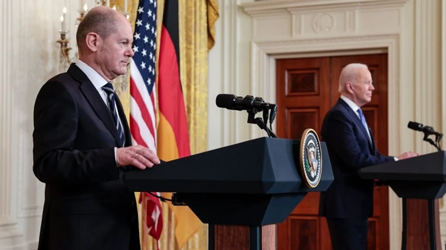 Шольц і Байден обговорили загрозу вторгнення Росії в Україну