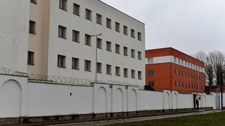 З СІЗО в Білорусі масово випускають затриманих на мітингах людей. Вони побиті і кажуть про тортури