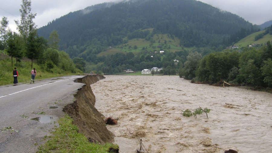 На Карпаты идут грозы: реки снова выйдут из берегов