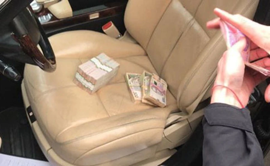 Директора держпідприємства затримали з півмільйонним хабарем у Києві