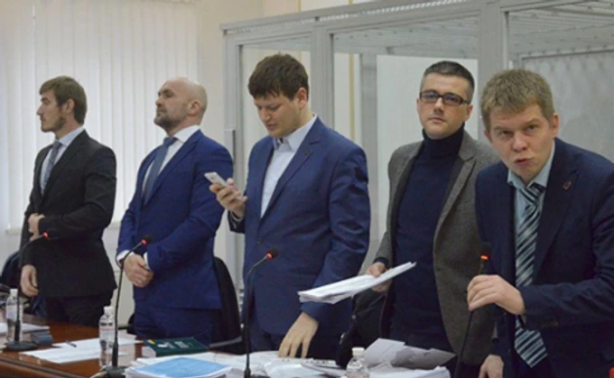 Адвокати Мангера спілкувалися з Левіним, коли він був у розшуку. Вони заперечують