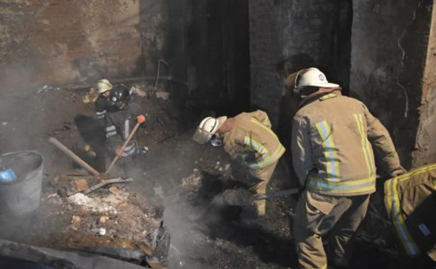 Під завалами в Одесі вночі знайшли ще три тіла – вже 16 жертв пожежі
