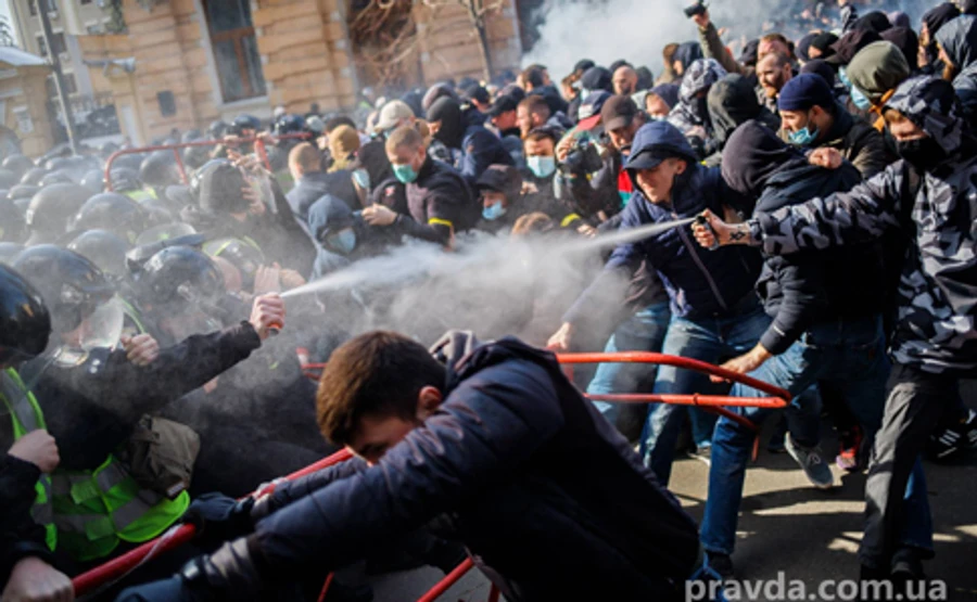 На Банковую к Порошенко пришел Нацкорпус: Свинарчуков - за решетку