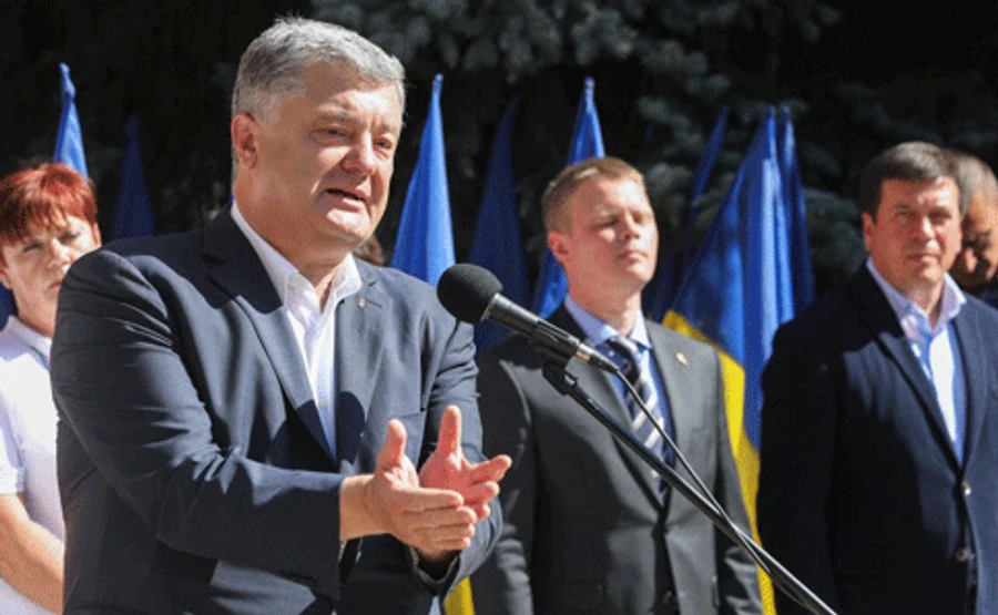 Штаб розробив кілька рекомендацій Порошенку – як повернути виборця