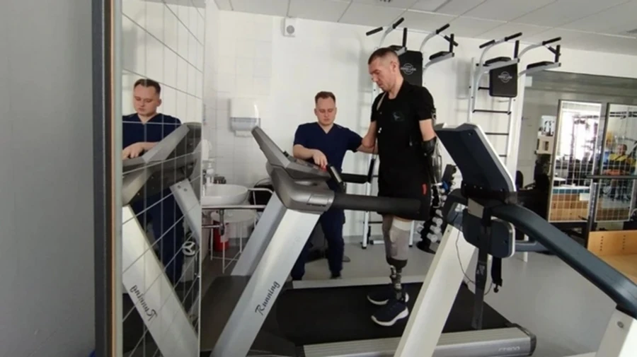 My symbol of resilience: Lviv prosthetist fulfils dream of soldier who lost all limbs in combat – video