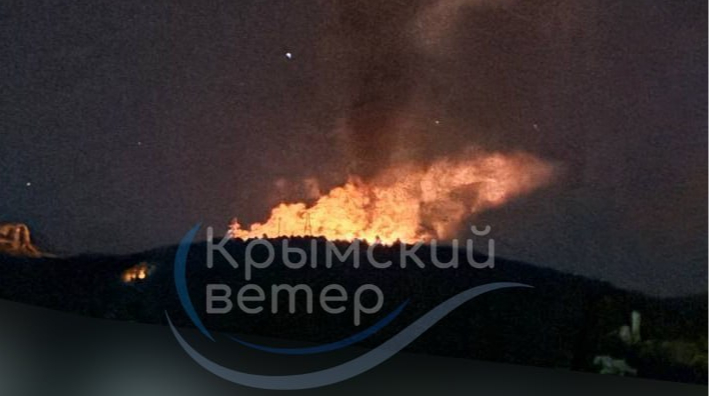 Окупанти знову перекрили міст, соцмережі повідомили про атаку дронів на Ялту