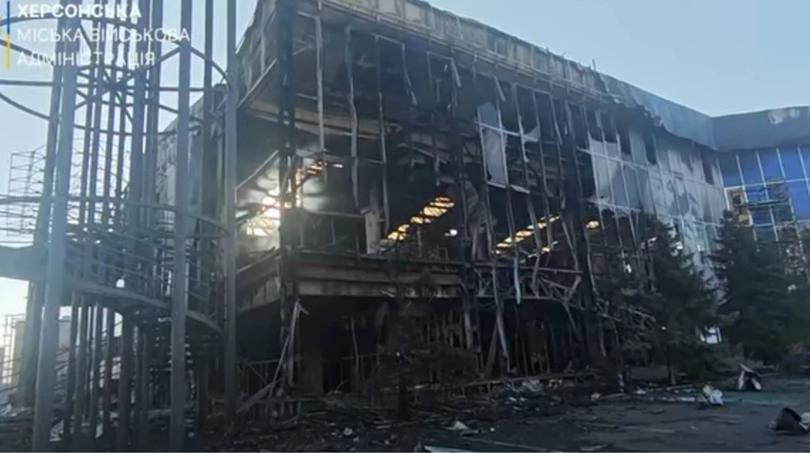 Shopping centre burns down in Kherson after Russian drone attack – video