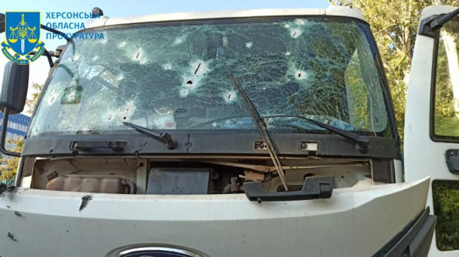 Russians attack Kherson, severely injuring public utility workers