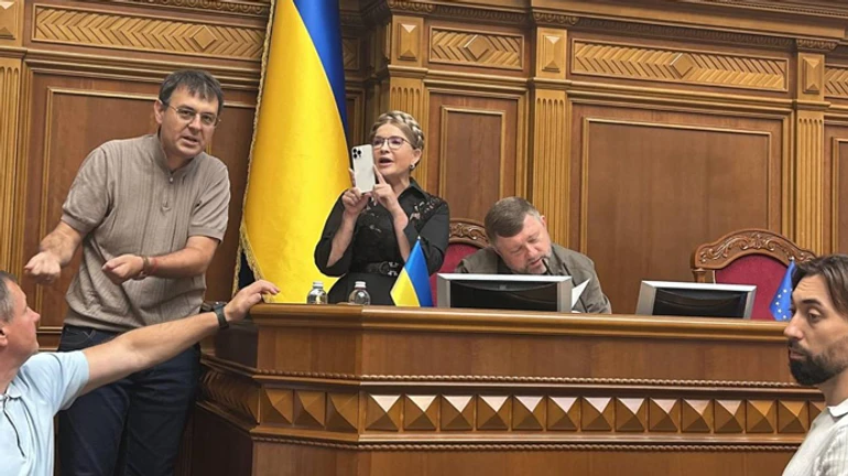 Нардепы собрались на заседание в Раде: разругались из-за земли и ушли на перерыв