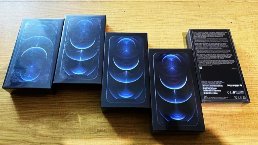 Через два тижні після презентації на кордоні викрили першу контрабанду iPhone 12