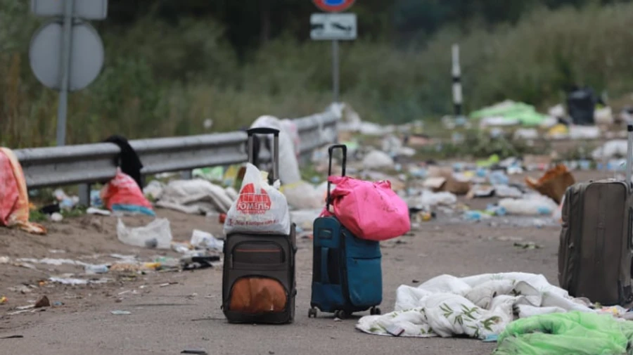 Хасиди відступили від українського кордону, залишивши купи сміття