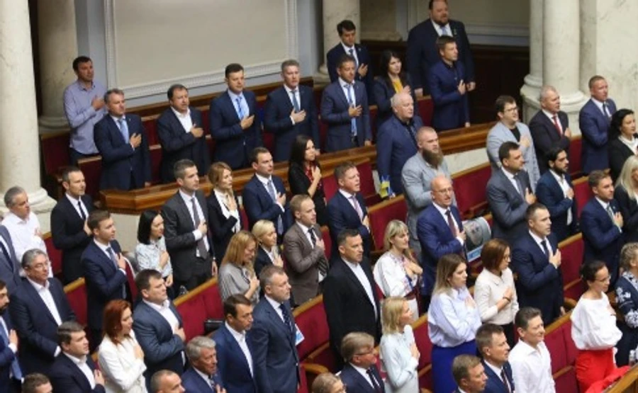 Рада может взяться за сокращение количества нардепов на следующей сессии – Разумков