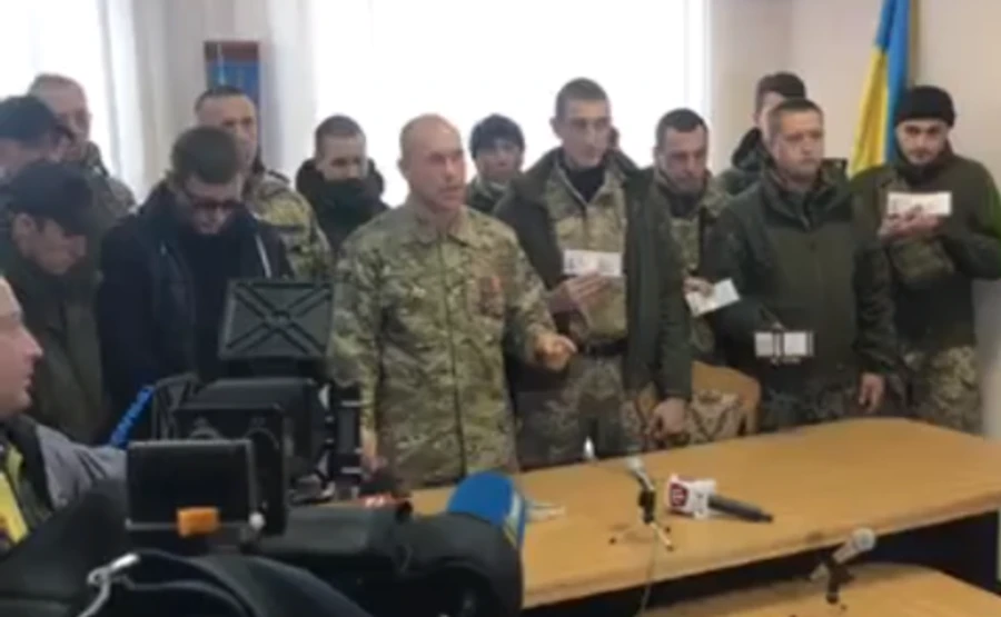 Кива привів на суд щодо Авакова молодиків у камуфляжі