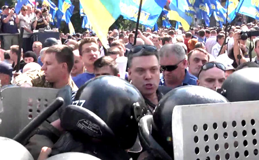 Тягнибок виграв суд проти Авакова у справі сутичок під ВР