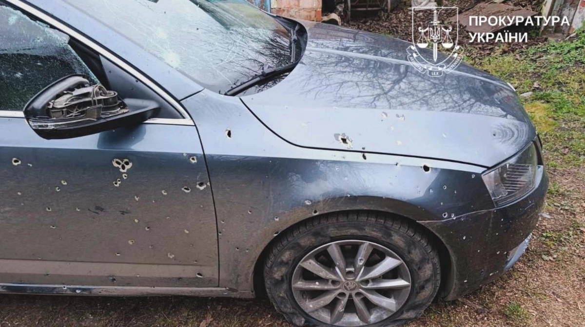 Russian drone hits civilian car in Sumy Oblast, two injured – photos