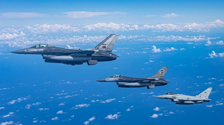 Франция и Британия нанесли авиаудар по подземному тайнику оружия ИГИЛ в Сирии