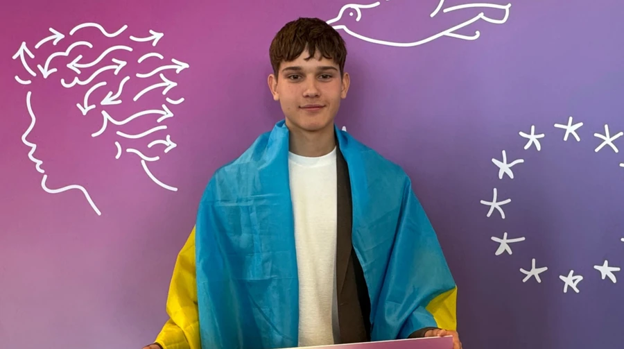 Estudante de Kyiv ganha prêmio europeu por rede neural para desenvolver antibióticos – fotos