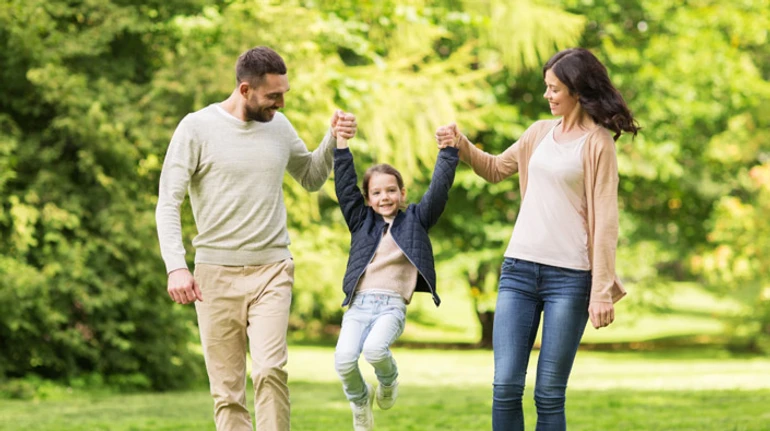 Как усыновить ребенка во время войны? Все, что нужно знать будущим приемным родителям