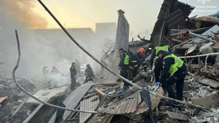 1 missile hit house, another near warehouse: aftermath of Russian attack on Khmelnytskyi – photo