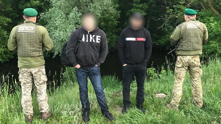 Двое россиян незаконно приплыли в Украину, чтобы отдохнуть в Одессе