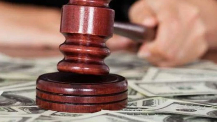 ВРП відсторонила підозрювану в хабарництві суддю