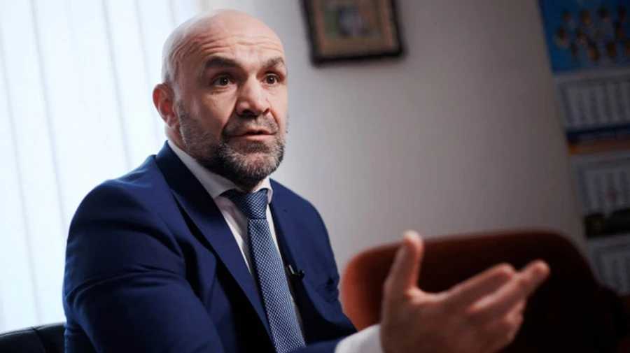 Мангера ніч протримали в ізоляторі СБУ, а зараз заблокували у суді – адвокат