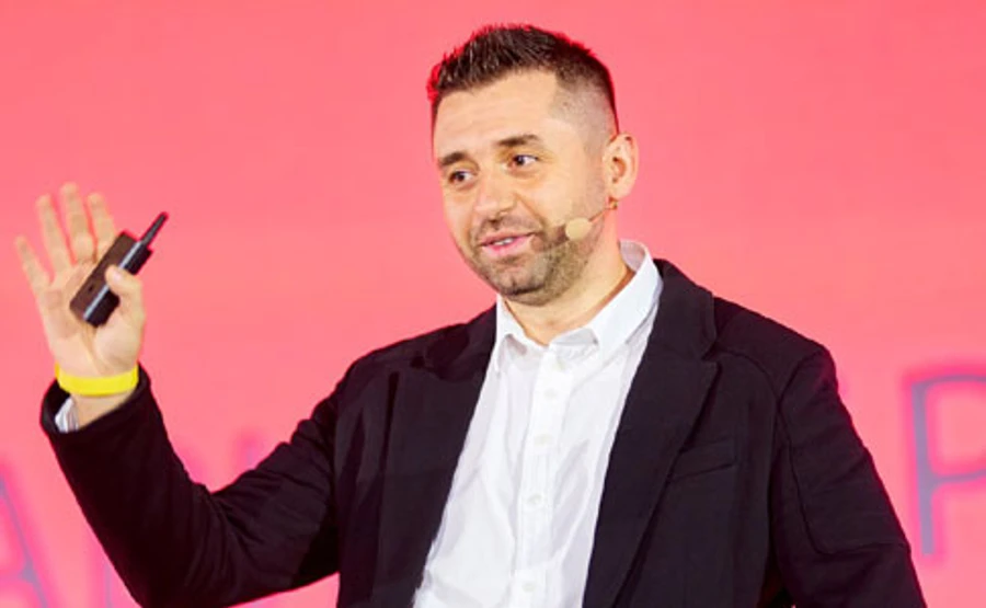 Арахамія про фракцію: Краще всередині трахатись і голосувати, ніж договорняки