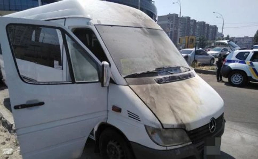 У Києві маршрутки закидали коктейлями Молотова