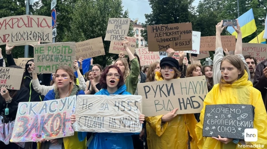 В нескольких городах Украины люди снова вышли на протест из-за закона о НАБУ и САП