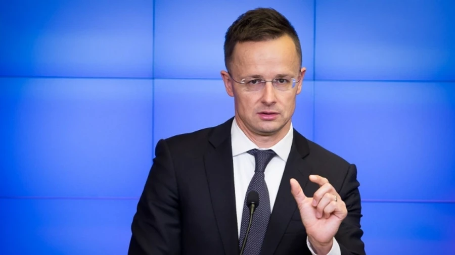 Hungarian foreign minister questions Ukraine's EU accession after it bans entry for three Hungarian officials