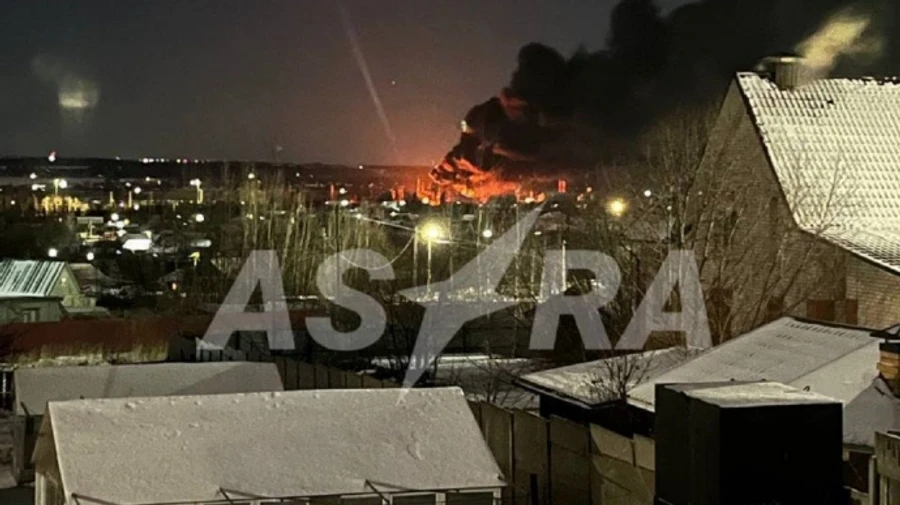 У російському Орлі пролунали вибухи, соцмережі повідомили про атаку на нафтобазу