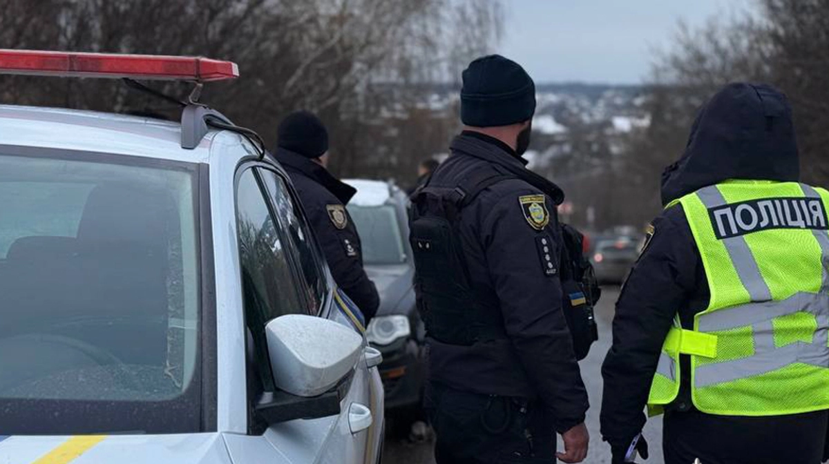 У Бучі двоє правоохоронців поранені через вибухи біля багатоквартирного дому