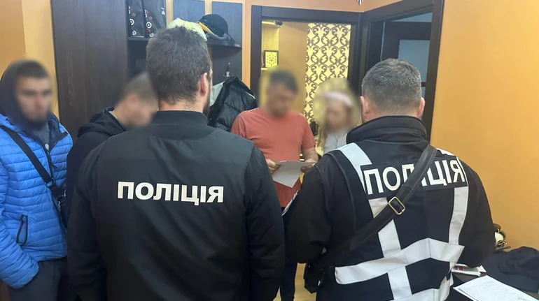 Продавали инвалидность за 420 тысяч – полиция заявила о раскрытии преступной схемы на более чем 200 млн