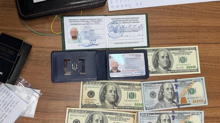 ДБР викрило двох працівників БЕБ на продажі рішень за хабарі