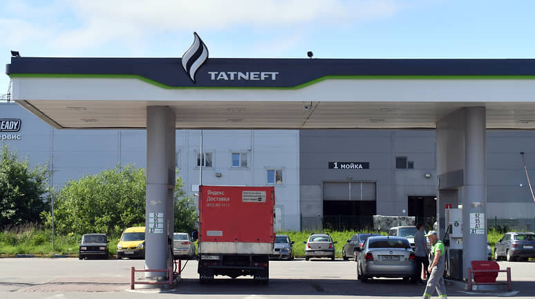 Russian oil giant begins selling petrol under limit following strikes on refinery