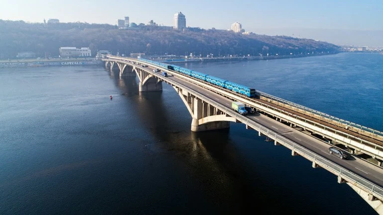У Києві під час тривог обмежать рух чотирма мостами