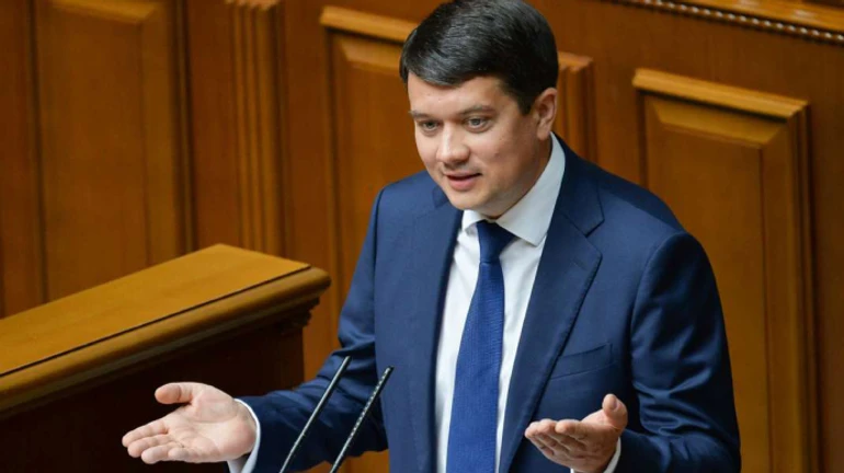 Апарат Ради відпасував питання фракційності Разумкова Слузі народу