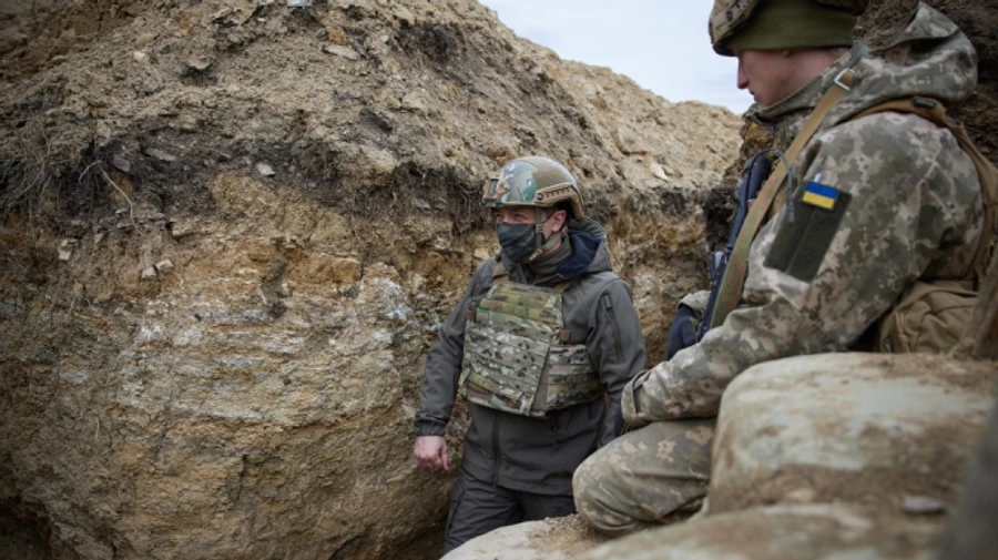 Зеленський на передовій пообідав з бійцями та роздав подарунки